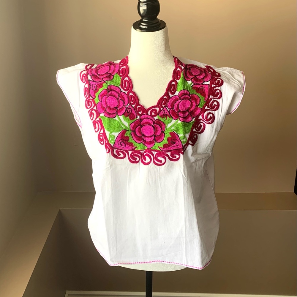 🌸 2 x $30 🌸  Embroidered Mexican top
